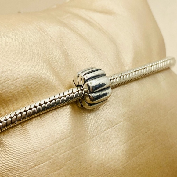 EUC Pandora 790163 Sterling Silver Grooved Clip - RETIRED - Picture 5 of 10